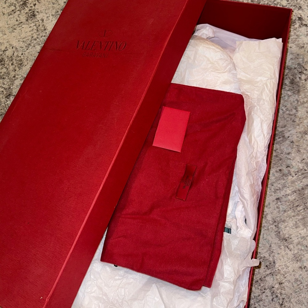 54. RARE Valentino Garavani Buckle-Embellished Leather Knee Boot - Picture 16 of 16